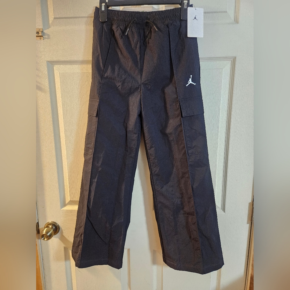 Jordan Girls’ Woven Double Cargo Pants: BLACK: NEW WITH TAGS: SIZE M